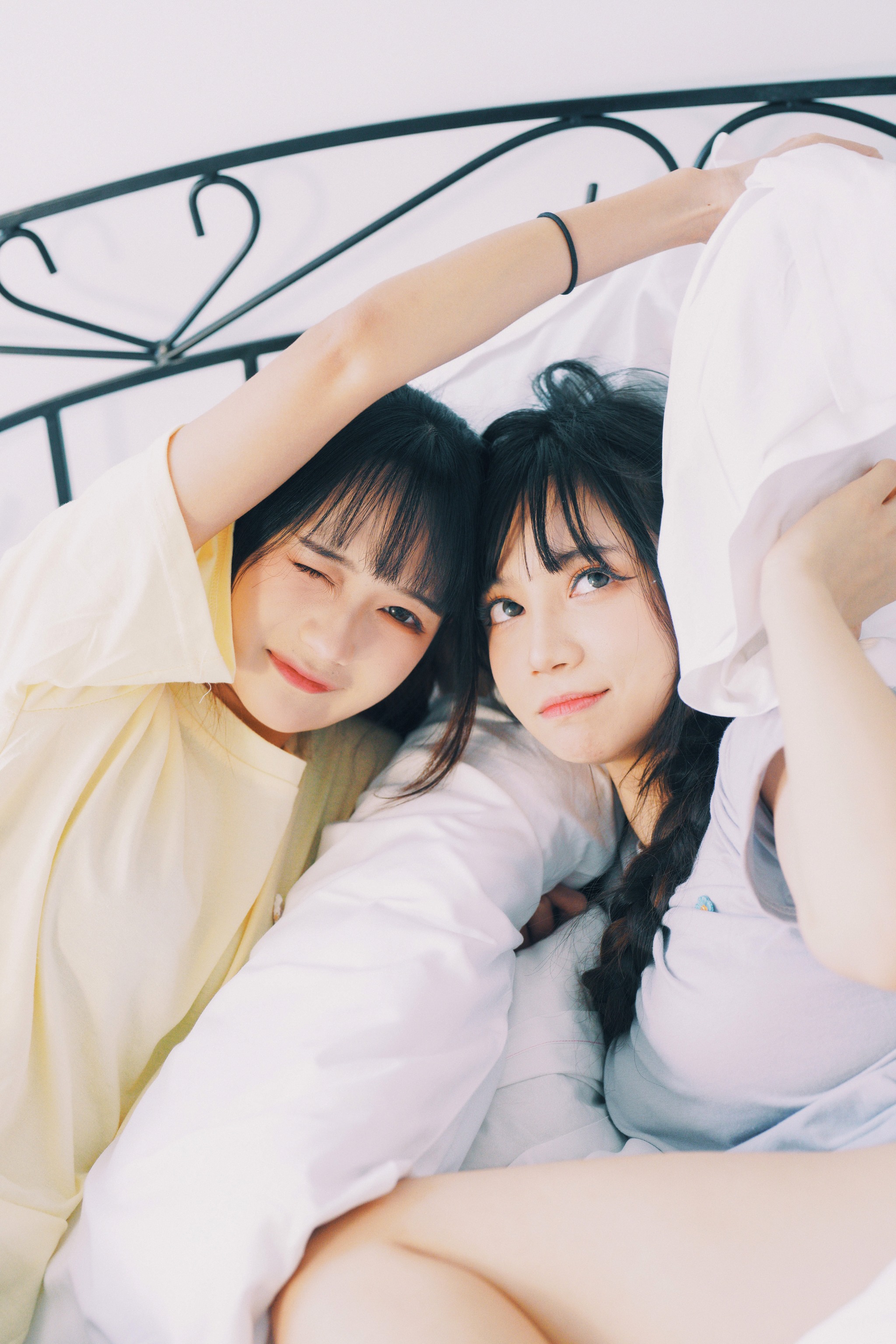 图片[1]-兔子Zzz不吃胡萝卜 – NO.052 贰加六-姐妹成对，快乐加倍[25P]-XikXak